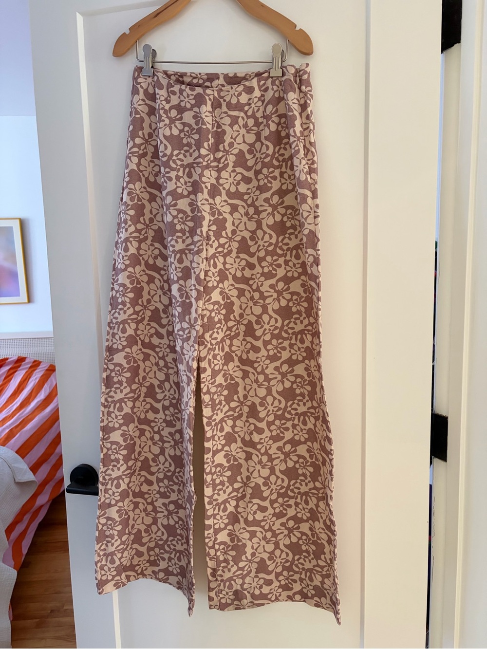 Rhythm Floral Wide-Leg Pants in Dusty Mauve and Cream